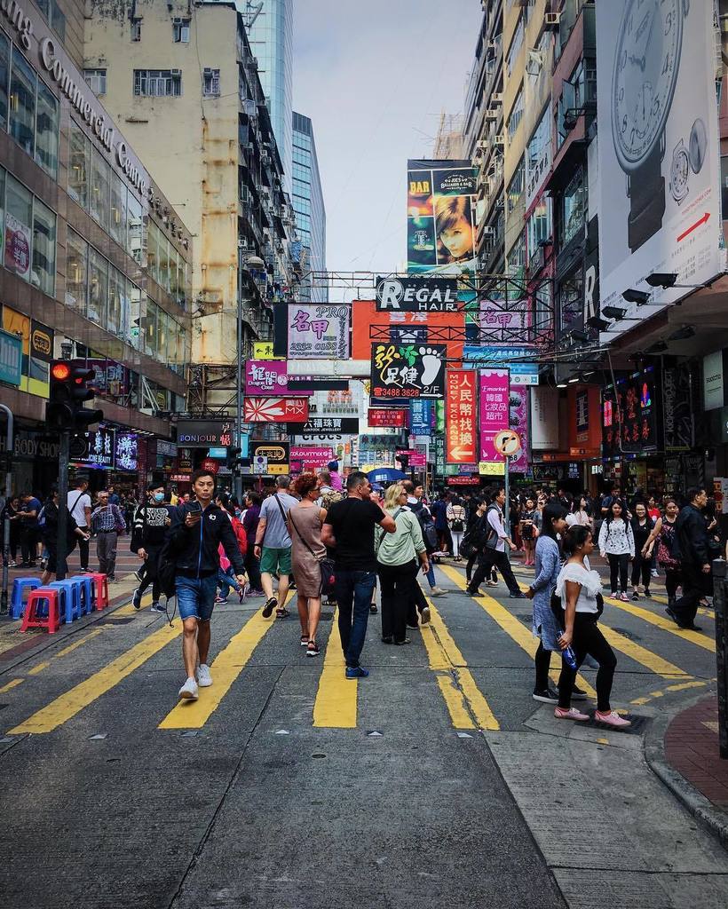 NilsEdison's tweet photo. 15 // ebenen
#hongkong #monkok #travel #digitalnomad #people #shopping #madness https://t.co/4l8qJf9Iwt https://t.co/gWLvPzbd4L