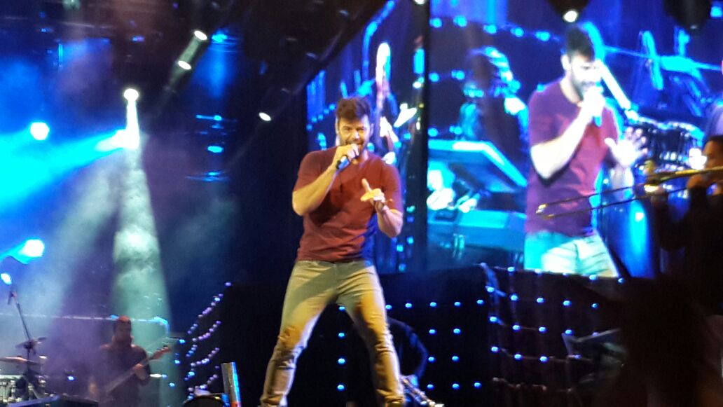 cfRickyMartinBo's tweet photo. El.mejor concierto @ricky_martin https://t.co/URk0lqgCob