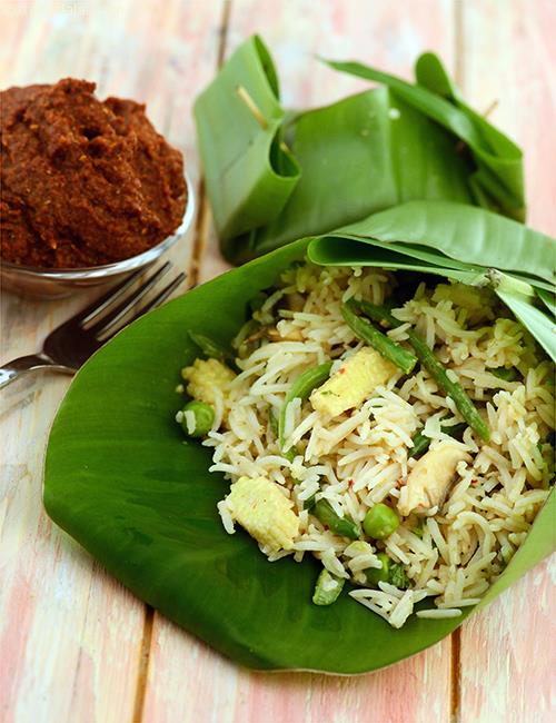 Tarla_Dalal's tweet photo. #Rice interspersed with colourful and chunky veggies,and lusciously flavoured with coconut milk and red curry paste https://t.co/2rEwnXGjRi https://t.co/Zqp4PsB9f0