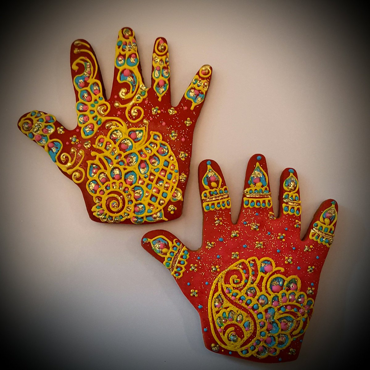 Customized <a href="/CremeDelicious/">CremeDelicious-NYC</a> henna hands for upcoming west coast pre-wedding event.