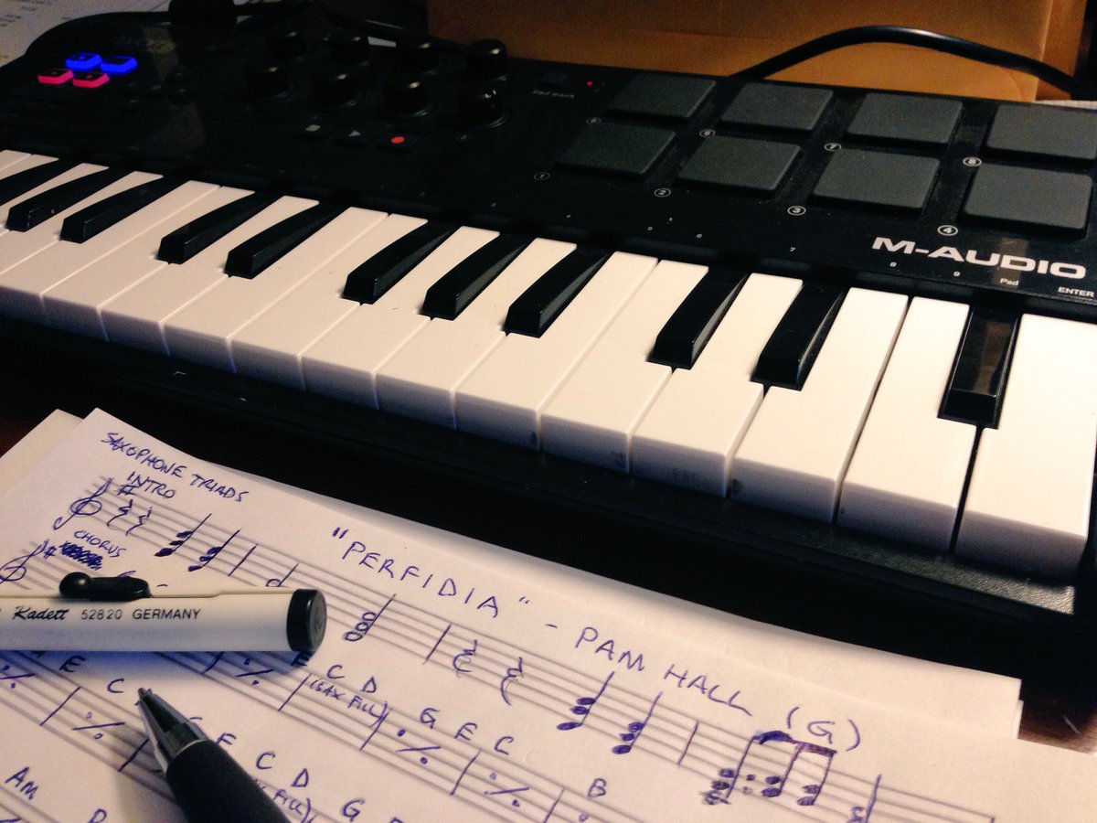 LAB_Productions's tweet image. Workin on music charts for an upcoming show. Great band playin for a couple of music artists #LateNight #Keyboardist #Reggae #MusicIndustry