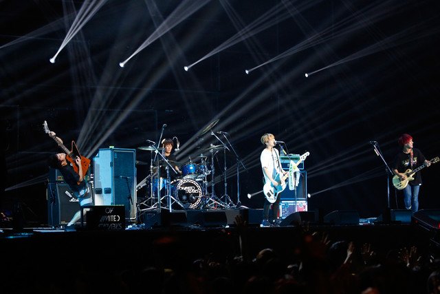 natalie_mu's tweet photo. 「バズリズムLIVE」初日でWANIMA、ミセス、04LS、MWAM、UVERが共演 https://t.co/WZvXhnZzOc #バズリズム https://t.co/XSaVGzzt7y