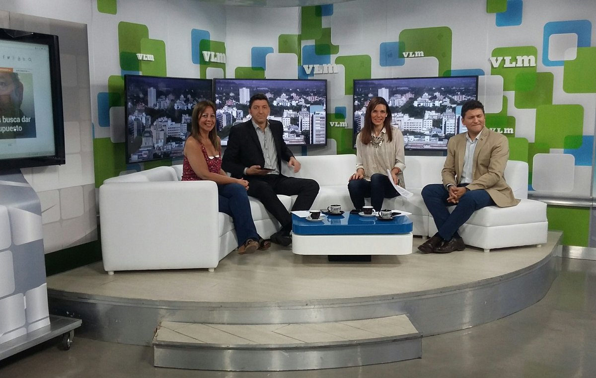 Canal9Televida's tweet photo. La mañana más completa es de este equipazo. Desde el piso y los móviles en la calle, toda la información #Actualidad #VLM https://t.co/PCL41bmOZT