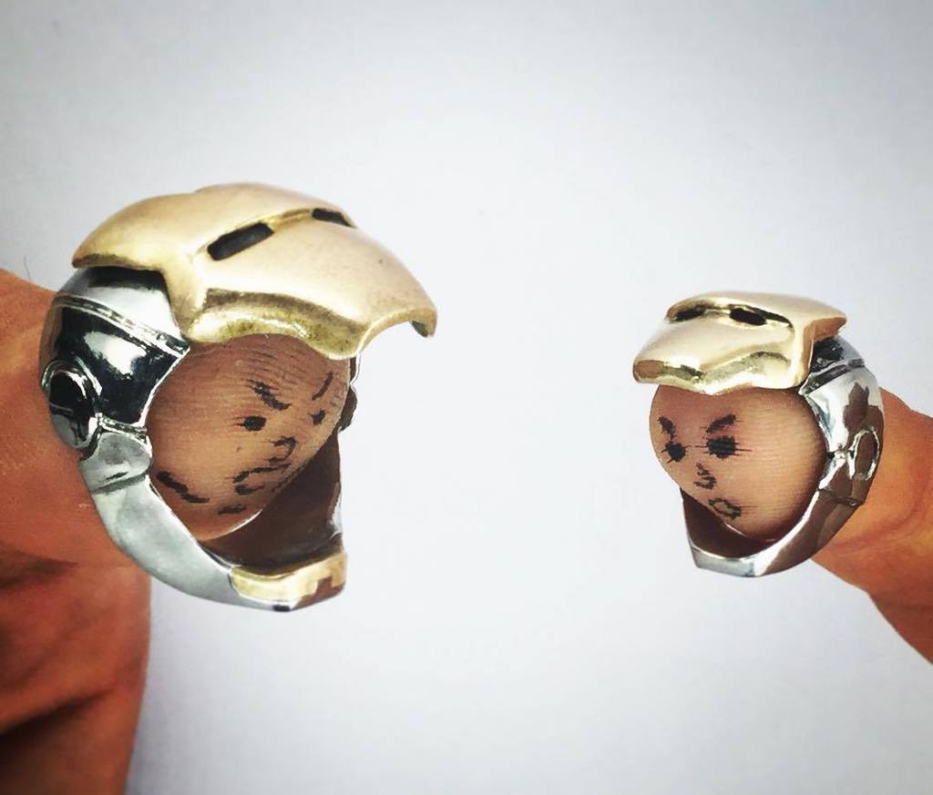des_heros_fr's tweet photo. Papa, comment on fait les armures ? 😂 🍼#baguedebébé #ironman #robertdowneyjr #ring #nsdh #… https://t.co/zSL4MwV11R https://t.co/BpjROMyOKc