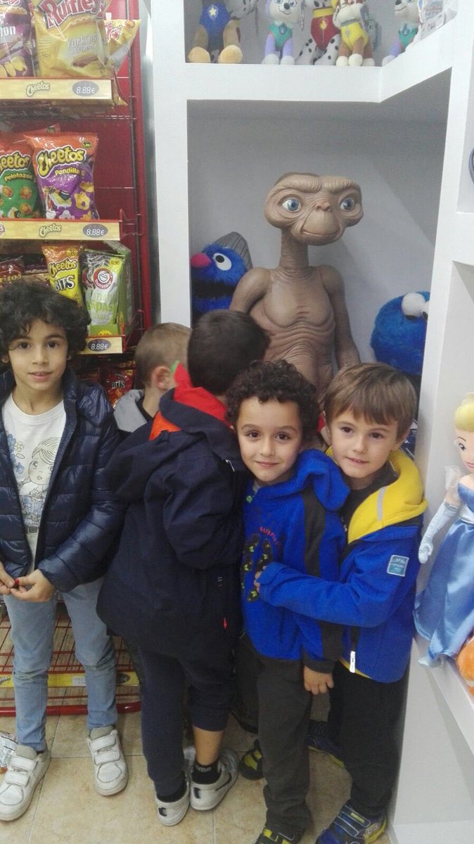 poseidon304's tweet photo. La colonia Guadalquivir estuvo de video forum este fin de semana en el local, mirad que bien lo pasaron! #quienfuesecastordelposeidon https://t.co/J83Dh7b5zd