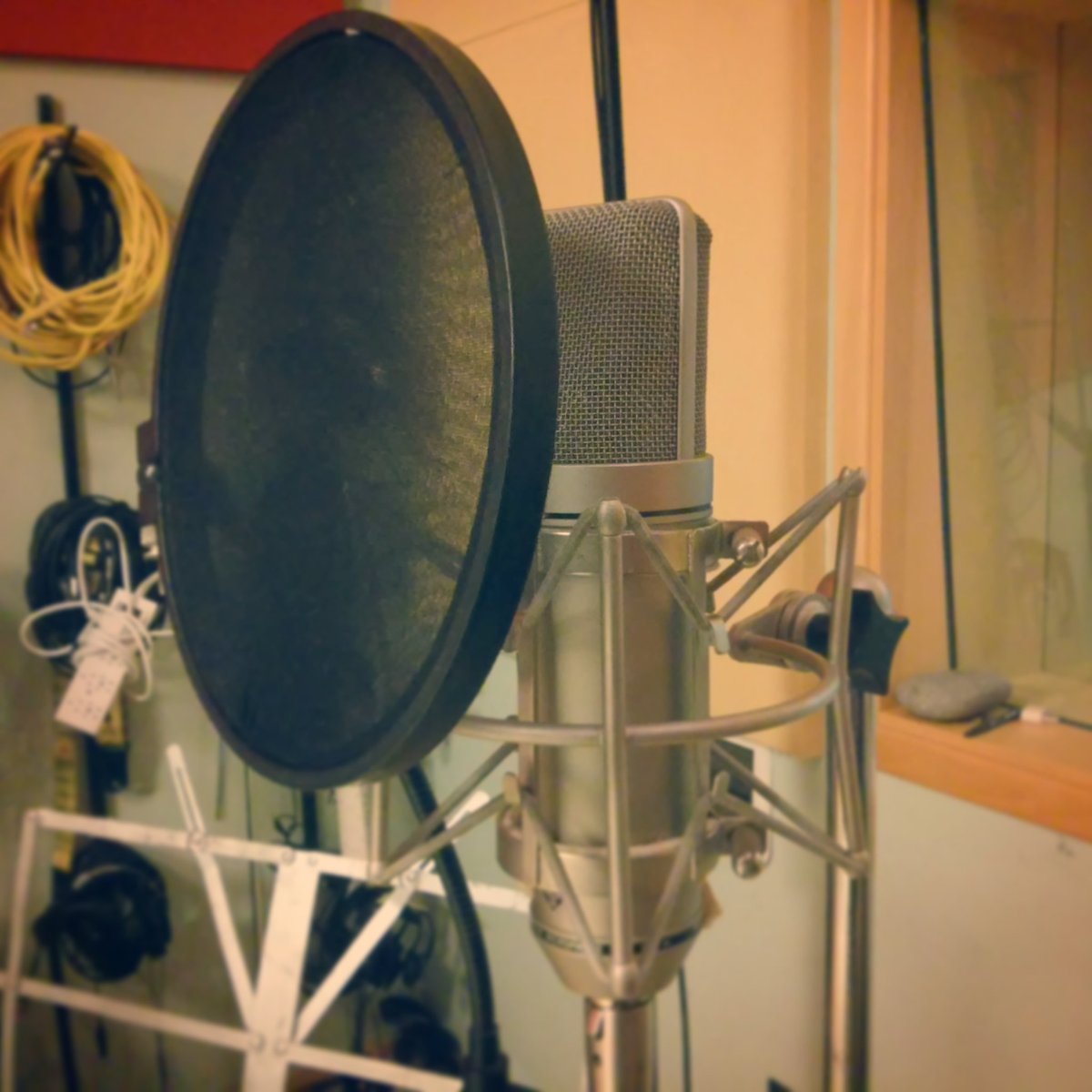 Navidadenagosto's tweet photo. 2 temas nuevos:
- Batas ✅
- Bajos ✅
- Violas ✅
- Voces ✅
- Arreglos ✅
Solo queda mezcla y mastering!
#NeaEnElTeatro #26/11 #SeFeliz! https://t.co/F4Scsbk8gf