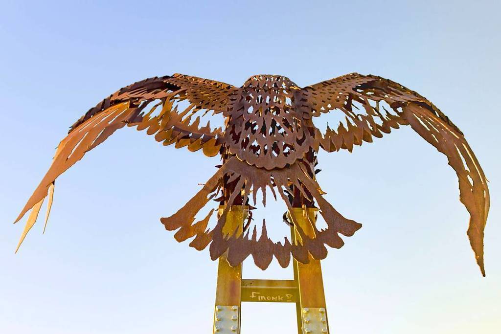 geoffbonza's tweet photo. The steel eagle that sits above Kirra Point.
#steeleagle #kirra #goldcoast #queensland #au… https://t.co/X76pYNbiSN https://t.co/zt12gxpC1l