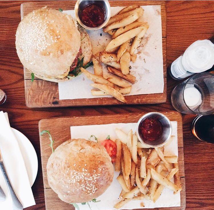 FoodSpecialsCT's tweet image. NEW SPECIAL!!! 2 premium beef, chicken or vegetarian burgers for R100 @Odysseypub. foodspecials.capetown/restaurant/the… #FoodSpecialsCT#CapeTown