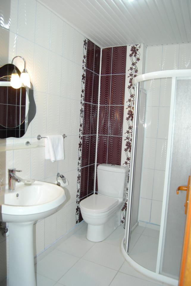 misafir olarak gelin aileden biri olarak ayrılın..