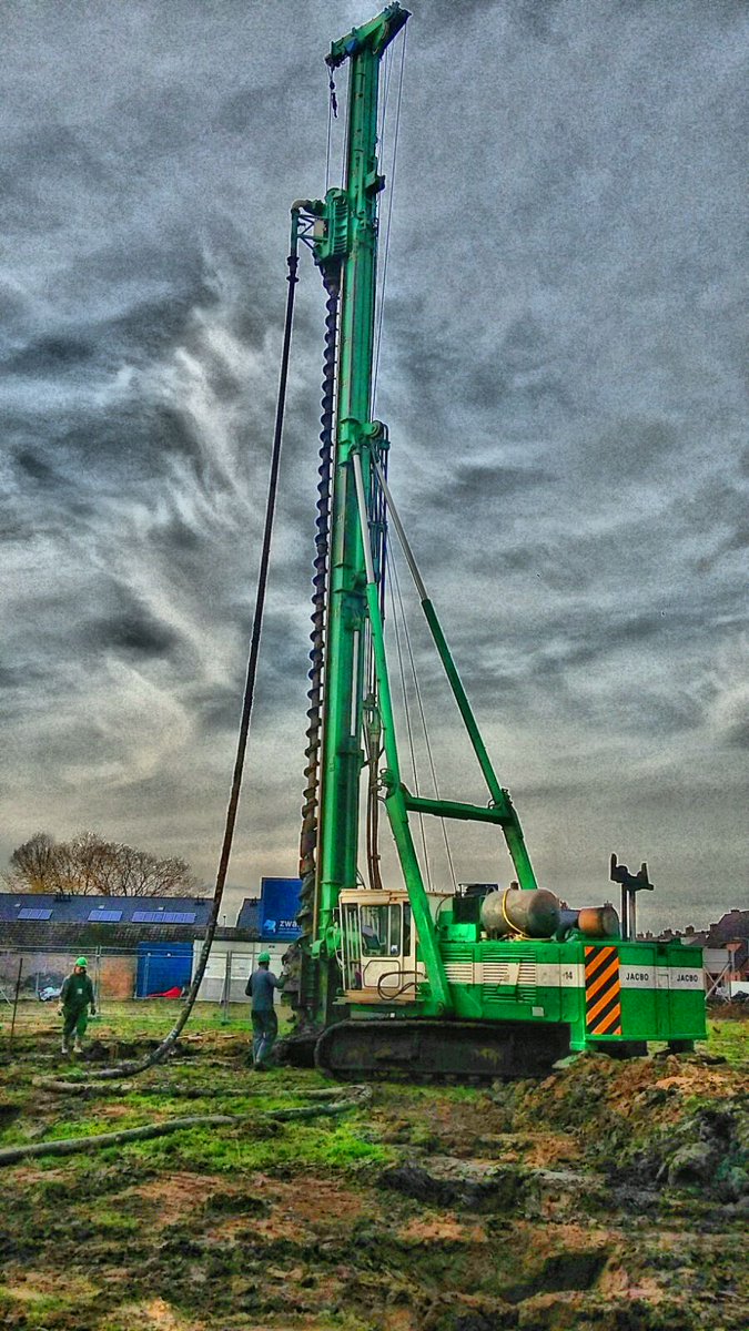 Laatste palen gaan de grond in voor #28woningenSpiegelvloot #Dinteloord <a href="/zwaluwebouw/">Zwaluwe Bouw</a>