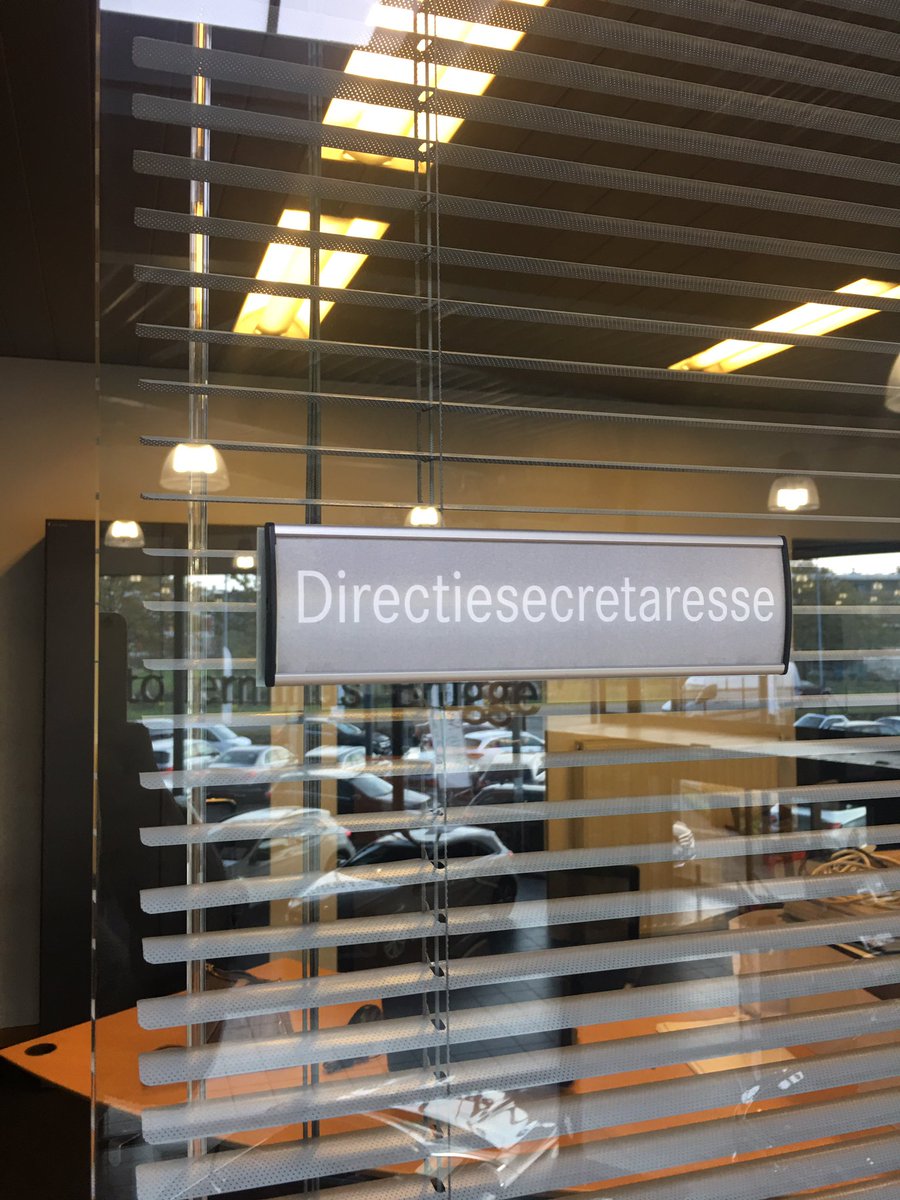 SabinevanNoort's tweet photo. De #werkplek van een #consultant. Vandaag is gebruikelijke ruimte bezet, dus ben ik even de #directiesecretaresse ;-) @AutoTerminus @peak_6 https://t.co/LGDyemN7cf