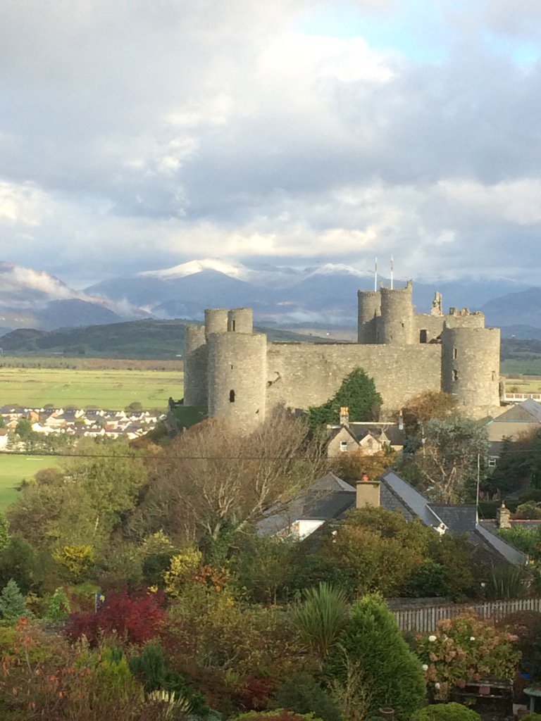 Snowdon's first snow of the season from #harlech