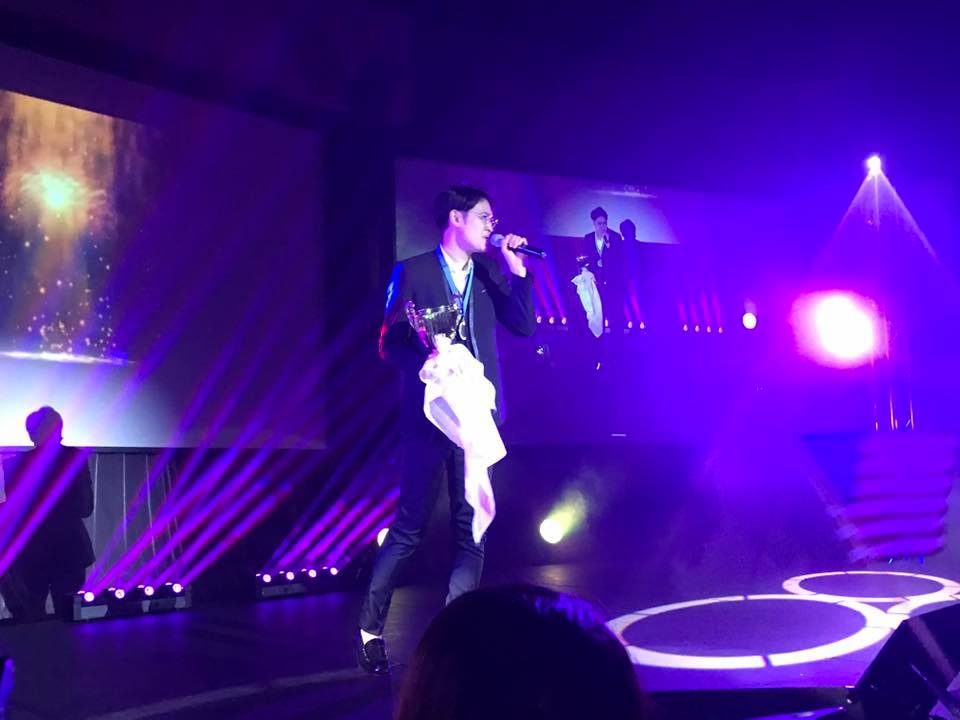 DAMch_Official's tweet photo. 【KWC2016速報】
カナダ・バンクーバーで開催のカラオケ世界大会。
日本代表の海蔵亮太さんが見事優勝を果たし、カラオケ世界一の座に輝きました!
おめでとうございます!!
#kwc2016 https://t.co/i18np9itvF