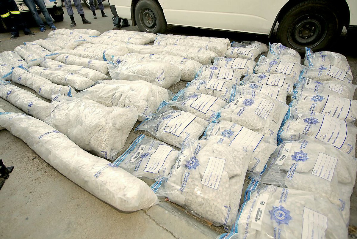 SAPoliceService's tweet photo. #sapsWC Mandrax with estimated value of R26.4 million seized in Harare. 5 suspects arrested. #DrugsOffTheStreets NP https://t.co/JwS8ggMAsn https://t.co/nuA4XPW508