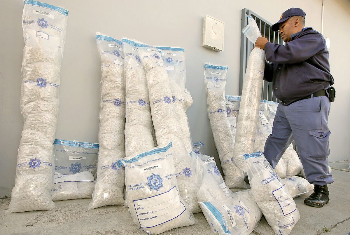 SAPoliceService's tweet photo. #sapsWC Mandrax with estimated value of R26.4 million seized in Harare. 5 suspects arrested. #DrugsOffTheStreets NP https://t.co/JwS8ggMAsn https://t.co/nuA4XPW508