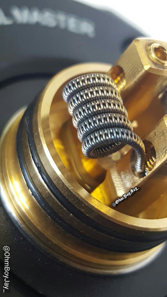 OhmBoyJay_'s tweet image. Colours starting to show through on the staggered fused clapton. #vapelife #vaping #grimmarmy  #coilbuild #coilbuilder #vape #vapeporn #coil