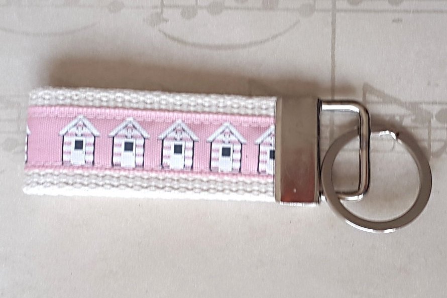 HectorsBags's tweet photo. Pink Beach Hut Key Ring, Seaside Key Fob, Holiday Home Key Chain,… https://t.co/B7SulQp6Si #craftbuzz #NewDriverGift https://t.co/Th83q0kuf8
