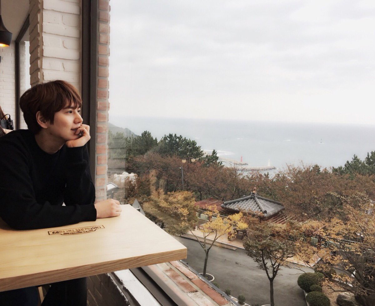 teukables's tweet photo. Kyu's tweet: Hi Busan-ah.. when I think of you, it still feels warm and cozy.. leaving after looking at the sea once.. Blah Blah https://t.co/ALbZ2bywJs