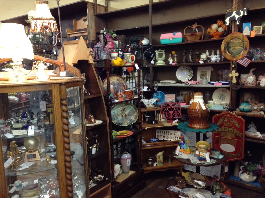 New vendors new HOT DEALS we are open 7 days a week at 200s Union in pueblo #vintagestyle #pueblo #ChristmasGifts #antiques