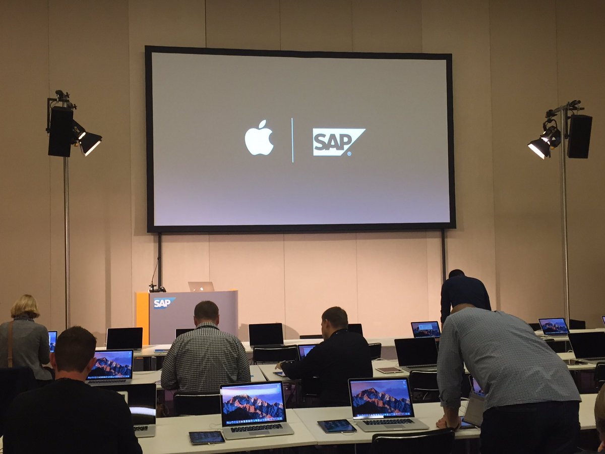 vlvl's tweet image. A room full of macs and iPads in an SAP conference. Interesting times #saphcp #sapmobile #sapteched16