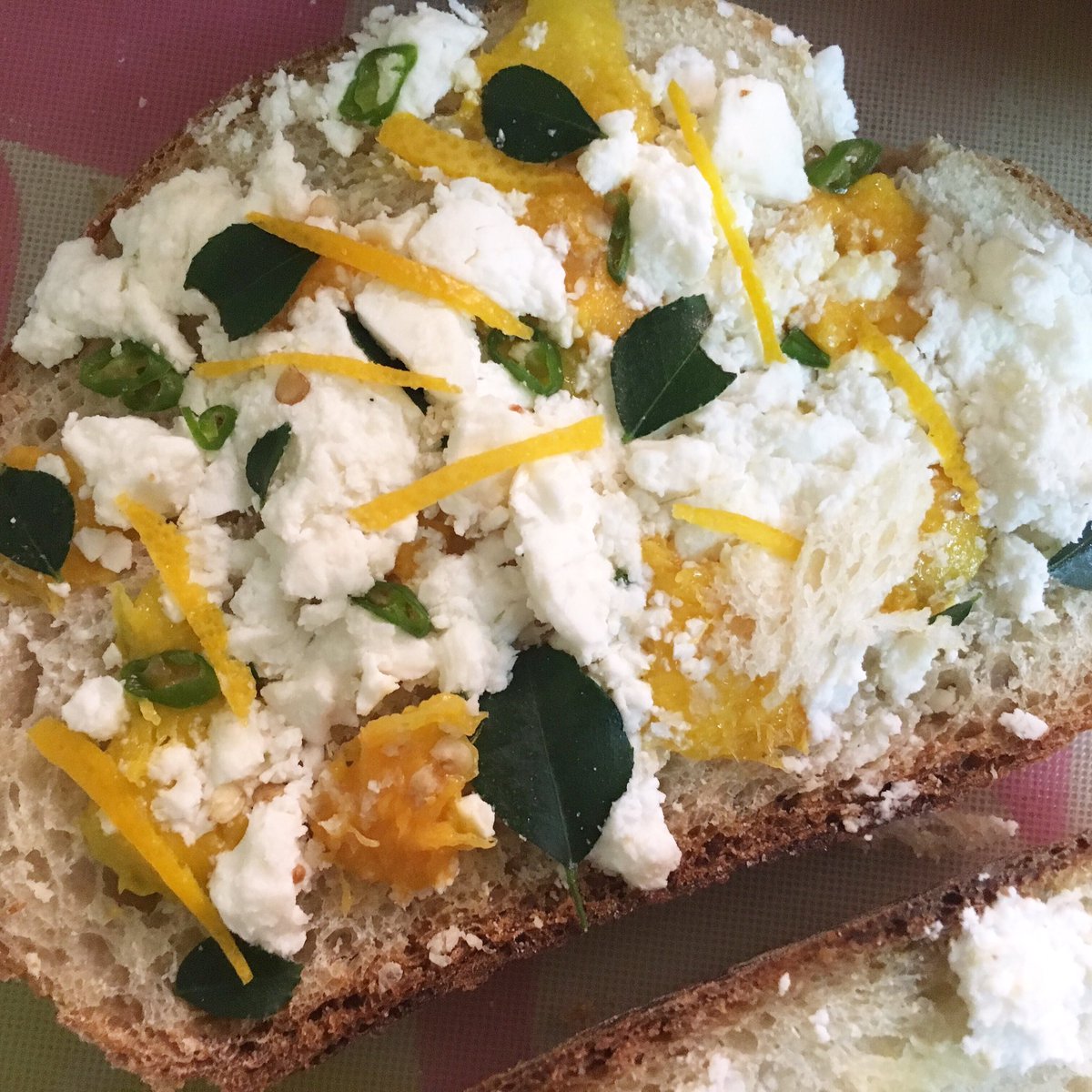 OneTweetRecipes's tweet photo. Sourdough bread+Raw mango+feta+green chilli+curry leaves+tangerine zest+balsamic drizzle= flavour bomb sandwich https://t.co/GNo4iOpxNP