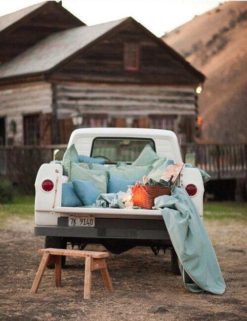 LifeAsACowboy's tweet photo. RT if you want to do this with someone soon 🙌 https://t.co/UT2AdyNZ5l