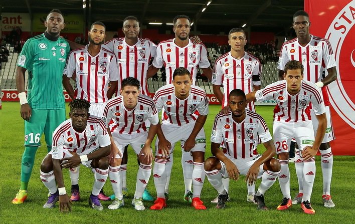 ACAjaccio's tweet photo. Le groupe ajaccien pour affronter @RCLens ce soir à 20h30 (Canal+ Sport). À l'Ours! #RCLACA https://t.co/8vaIi7vTc8 https://t.co/V8uLRYDLfa