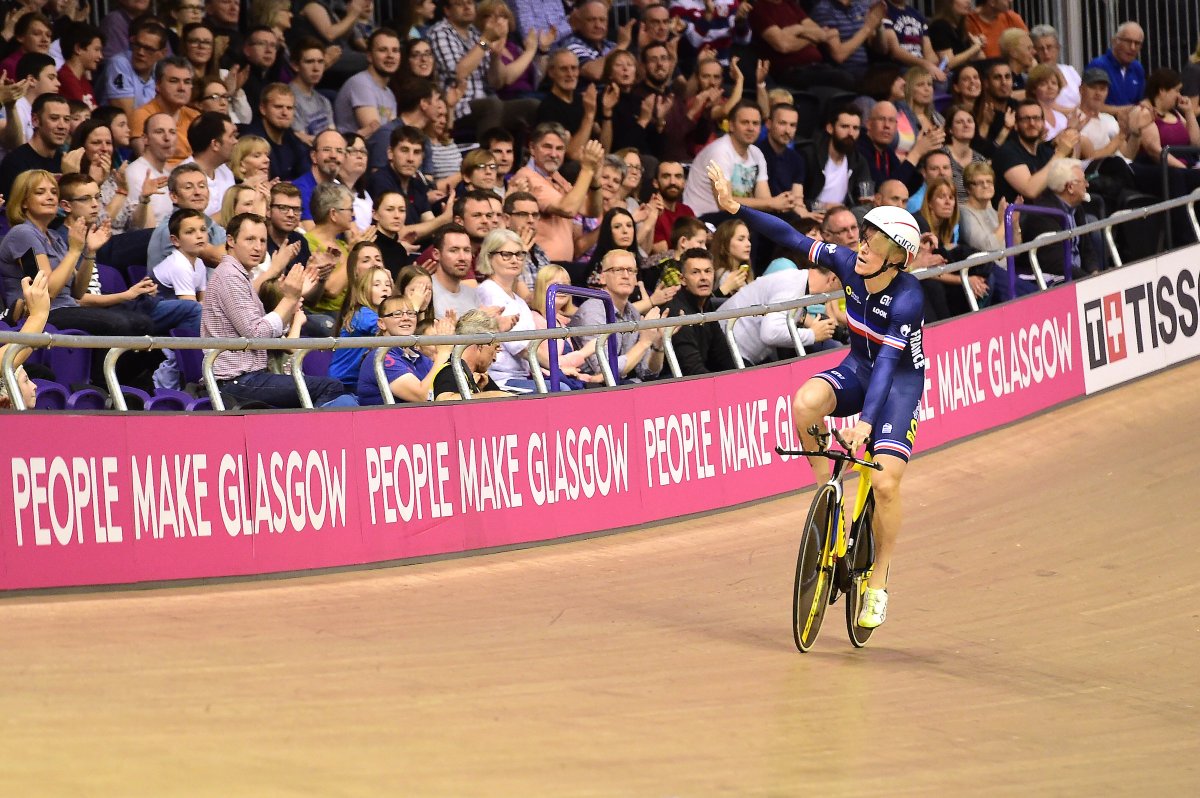 Sacré numéro de <a href="/chava_sylvain/">Sylvain Chavanel</a> qui remporte le tournoi de poursuite individuelle : goo.gl/L04YK7 #UCITrackWC

📷 <a href="/swpixtweets/">SWpix.com</a>