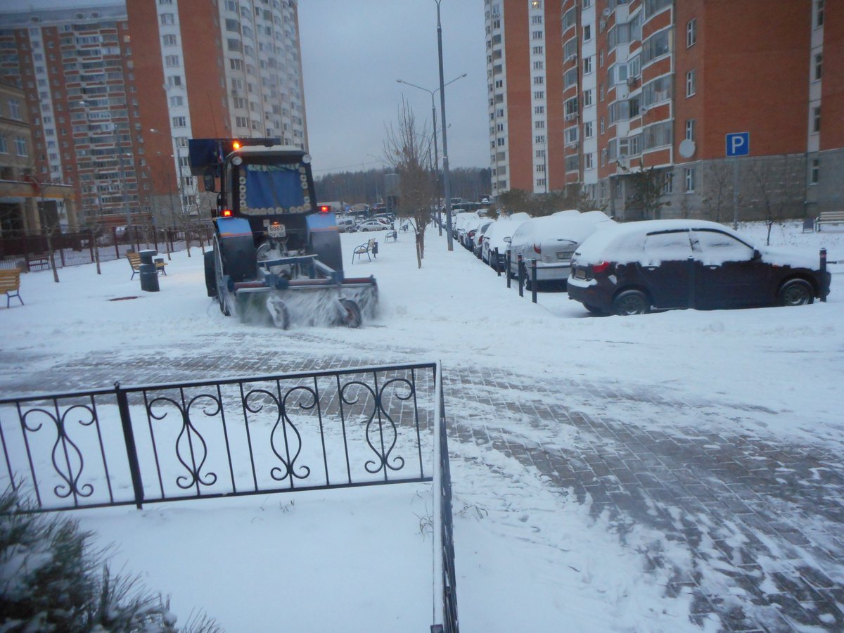 Отчет по уборке снега в микрорайоне Янтарный 03.11.2016 года