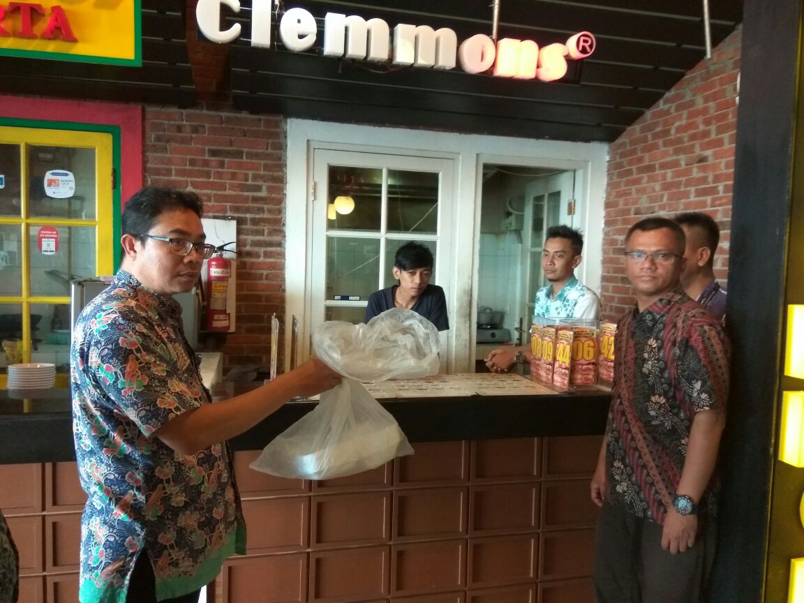 Sosialisasi larangan penggunaan styrofoam di foodcourt Festival Citilink oleh <a href="/sukaasih_bdg/">Kel Sukaasih BERGEMA</a> <a href="/KecBojongloakal/">Kec Bojongloa kaler</a> cc: @bplh_kotabdg