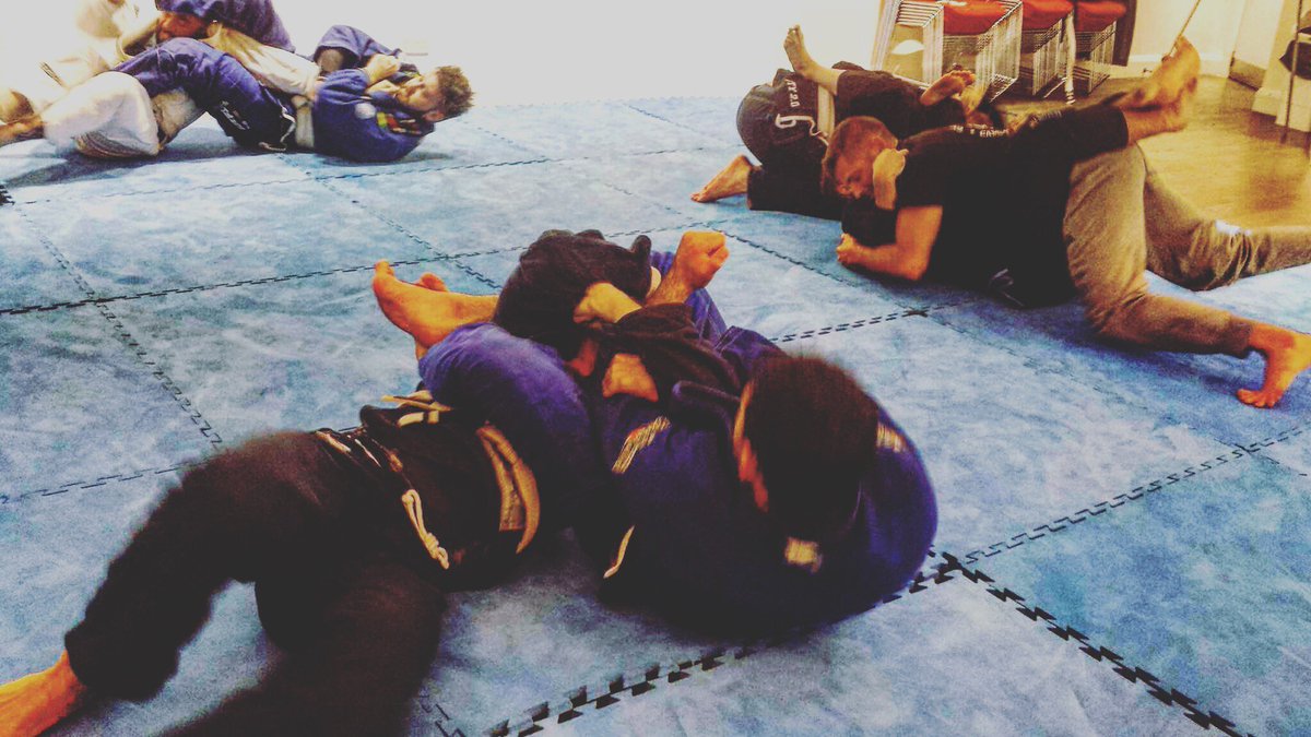 WaveBJJ's tweet photo. Monday 7pm #Elephantandcastle at @theartworksuk #BJJ at #WaveBJJ checkout our classes https://t.co/lNPExLX7bA :) https://t.co/5bfj0TsWfa