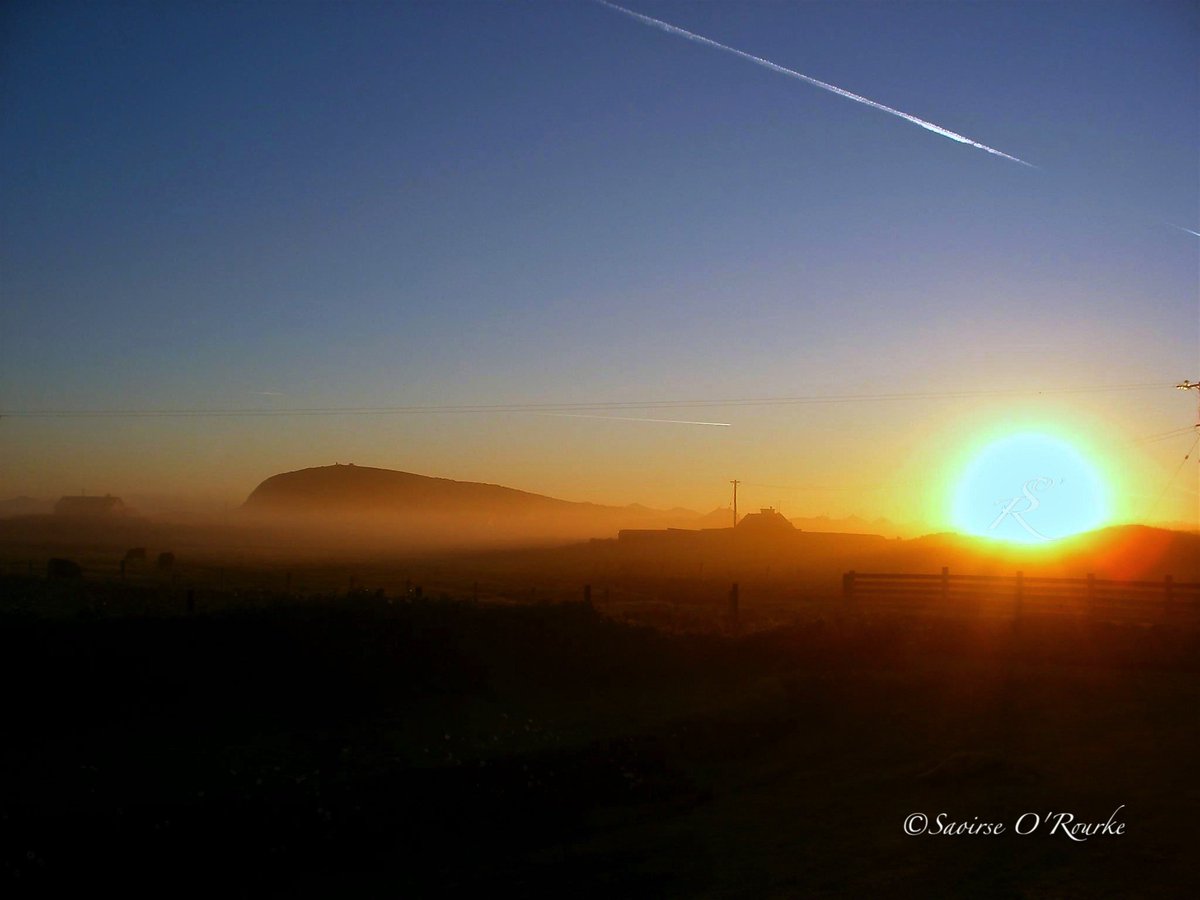 OldSmoky's tweet photo. Fog at the foot of #Doonhill this frosty morning @Oldsmoky #Aillebrack #Connemara @wildatlanticway https://t.co/O4oy1KnXCN