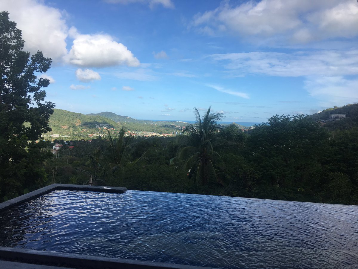 AshMac716's tweet photo. I'm having lunch on a hill in #KohSamui. What are you doing? #lunching and #bragging 😍 https://t.co/2ww66Ii1OL