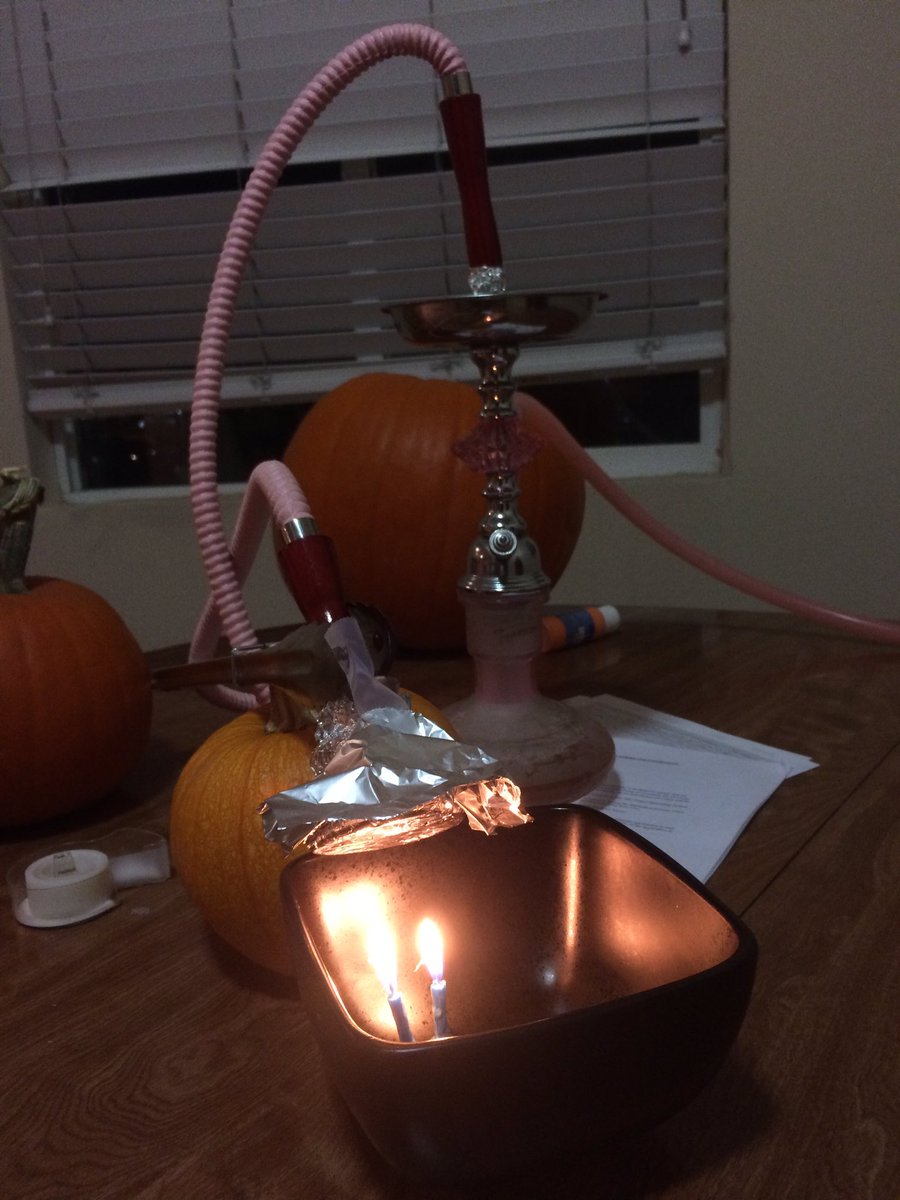 betsykcha's tweet photo. When u don't have coals #ImFuckinGenius #HookahQueen #MacGyver https://t.co/N25c76R12U