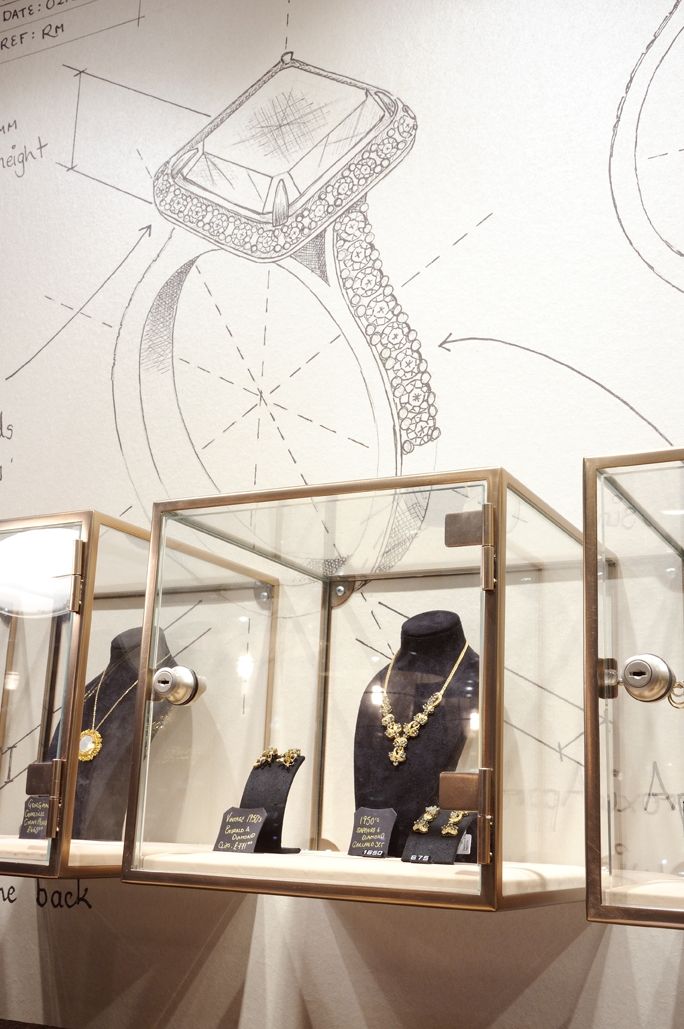 Econo_Lite's tweet photo. How jewelry is designed? We are the expert in lighting.
#lights #jewelrylights #tradeshowlights #lightsolutions #lighttracks #econolite https://t.co/jbnCw5hBuY