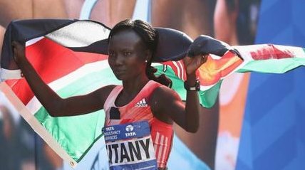 Mary Keitany is the first woman to win three New York marathons in a row for 30 years! bbc.co.uk/sport/athletic…