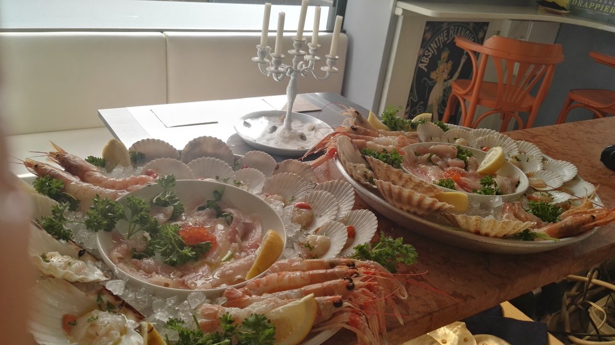 Brest_oyster's tweet photo. Brest Verona: non solo ostriche. #fieracavalli #aisveneto #sommelier #visitverona #bouillabaisse #vinifrancesi #FrenchWine #champagne https://t.co/KfCI62SvB0