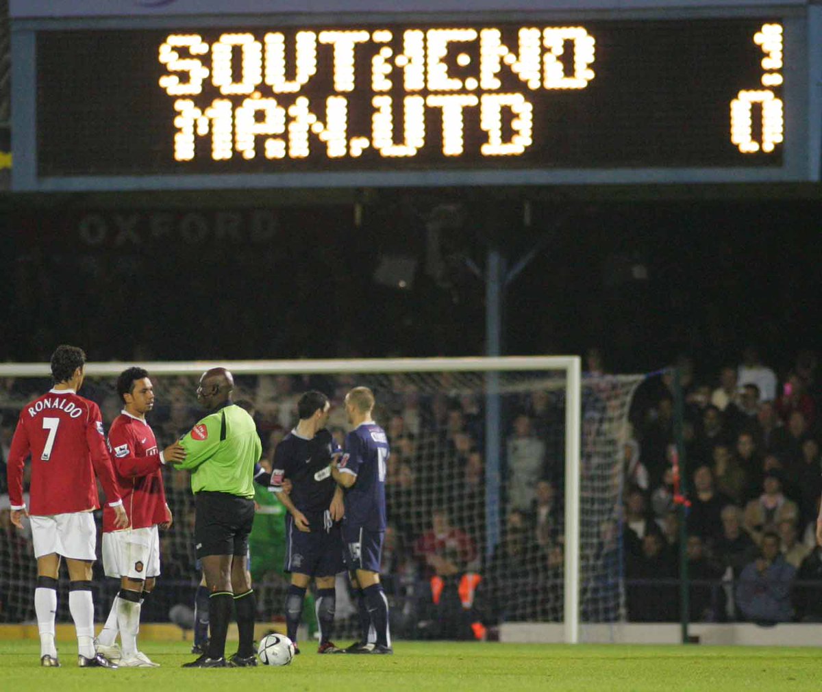 SUFCRootsHall's tweet photo. 1️⃣ 0️⃣  | Blues beat @ManUtd 10 years ago today at Roots Hall in the @EFLCup thanks to Freddy Eastwood's free-kick! 🔵⚽ https://t.co/5sRdb7wJUO