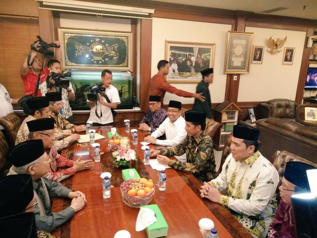 Kata siapa Presiden <a href="/jokowi/">Joko Widodo</a> tdk mau nemui ulama &amp; umat Islam, ini malah datangi ke PBNU, ormas Islam terbesar 😊