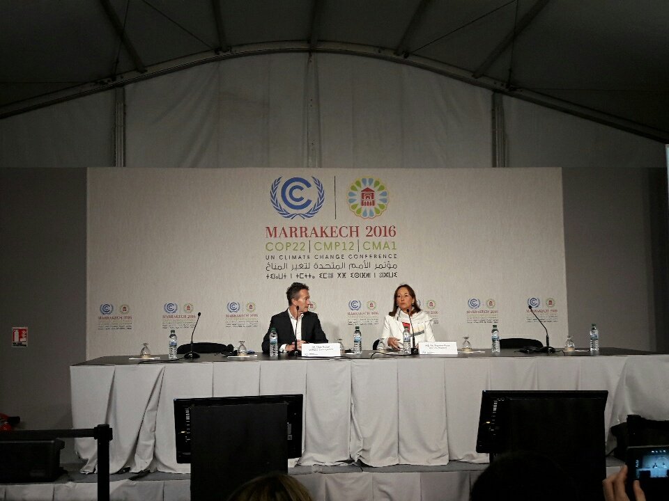 [#COP22] 📽 Suivez en direct la conférence de presse de <a href="/RoyalSegolene/">Ségolène Royal</a>, présidente de la #COP21 ➡ unfccc.cloud.streamworld.de/webcast/cop-21…