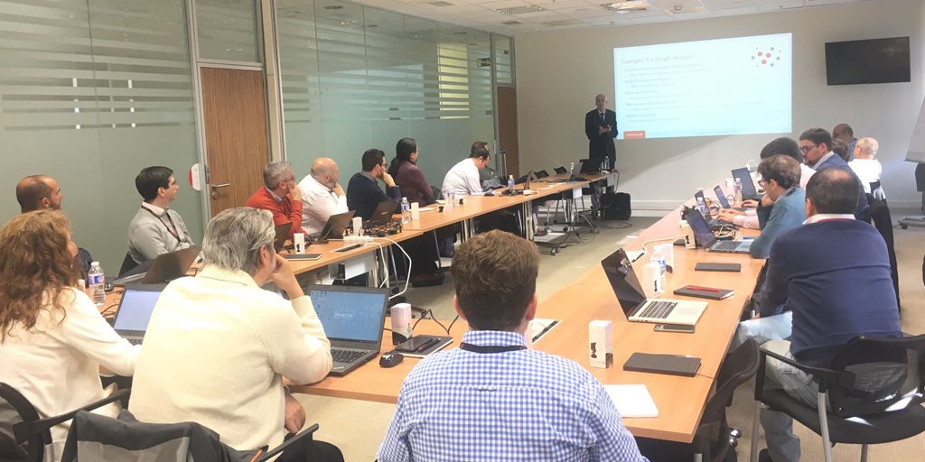 oracle_es's tweet photo. El presente y el futuro nos pertenece gracias a nuestro equipo. ¡Hoy celebramos el DW & #BigData Leaders para ellos! #Workshop #OracleTeam https://t.co/CBQ6vNCWNE