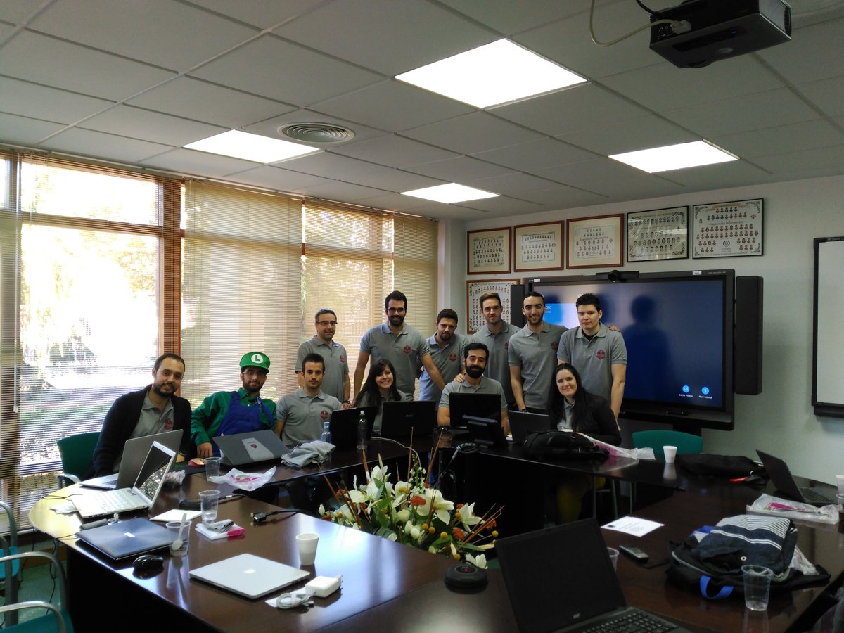 Marian022011's tweet photo. Gracias a la organización de la #hackaton2016 que está haciendo que vaya todo genial. https://t.co/dkypcnSY1m