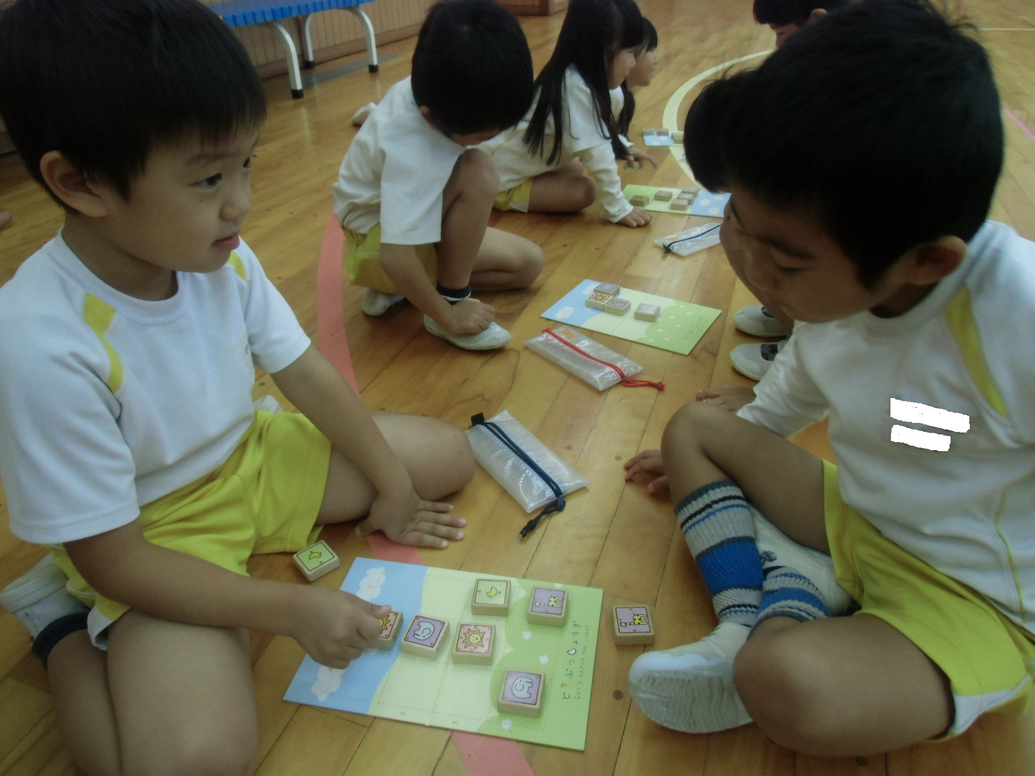 金沢星稜大学附属星稜幼稚園 على تويتر 今日は 日本将棋連盟公認将棋指導員の久保勲先生に どうぶつしょうぎ を教えていただきました 12マス 可愛い動物の駒8枚でくりひろげられる将棋ゲーム 参加した年長組はすぐに遊び方を覚え 二人一組で楽しんでいました