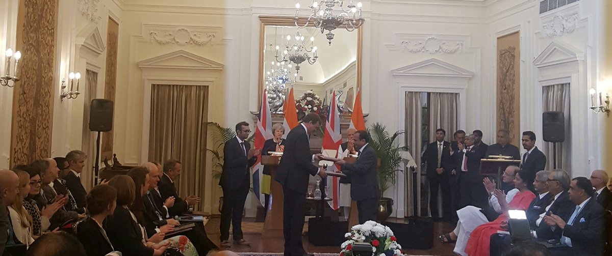 India and UK exchange MoUs on collaboration on IPRs n EODB. Secy DIPP @rabhishek1982 with British HC before PM @narendramodi and British PM.