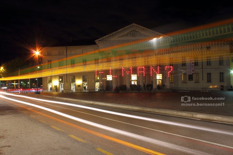 M__Bernasconi1's tweet photo. HUMAN? ... + Giallo Bus, Como Italy "8208 Lighting Design Festival" #8208LDF #LakeComo #LagodiComo #EventiComo #VisitComo #inLombardia https://t.co/C0XB2Yv90m