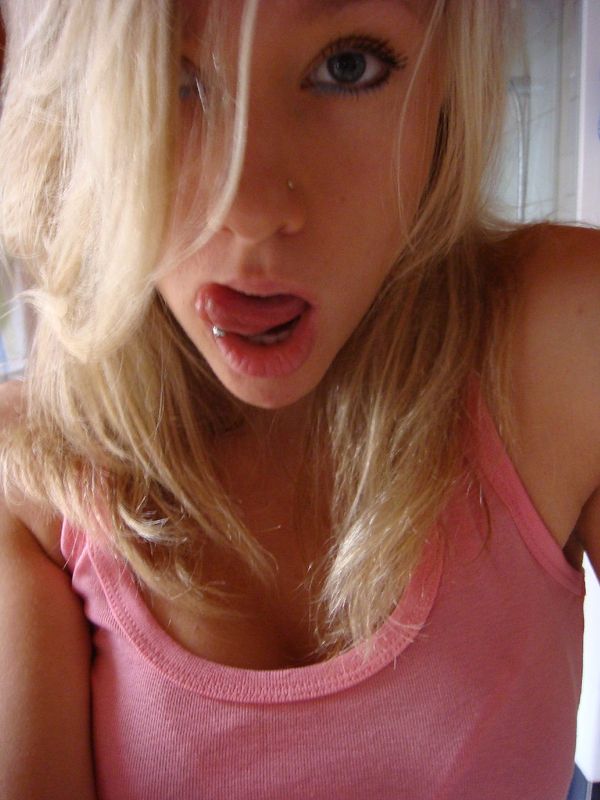 Moi en mode suceuse pour mes followers ! tinyurl.com/zwms986 si tu cherches à me contacter pour un plan sexe maintenant #blonde coquine