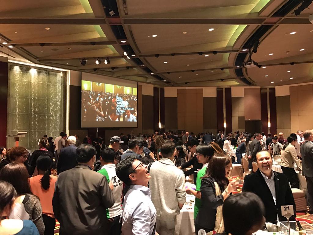 ilGamberoRosso's tweet photo. Il Top Italian Wines Roadshow del Gambero Rosso torna a Taipei e premia i migliori ristoranti italiani! #wine https://t.co/hHnly8WLuV