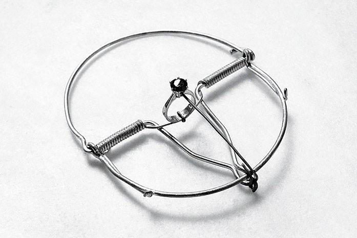 إعطاء الثقة الكاملة لشخص ما....
سيعطيك إحدى نتيجتين :

صديق للأبد .. أو درس للأبد..