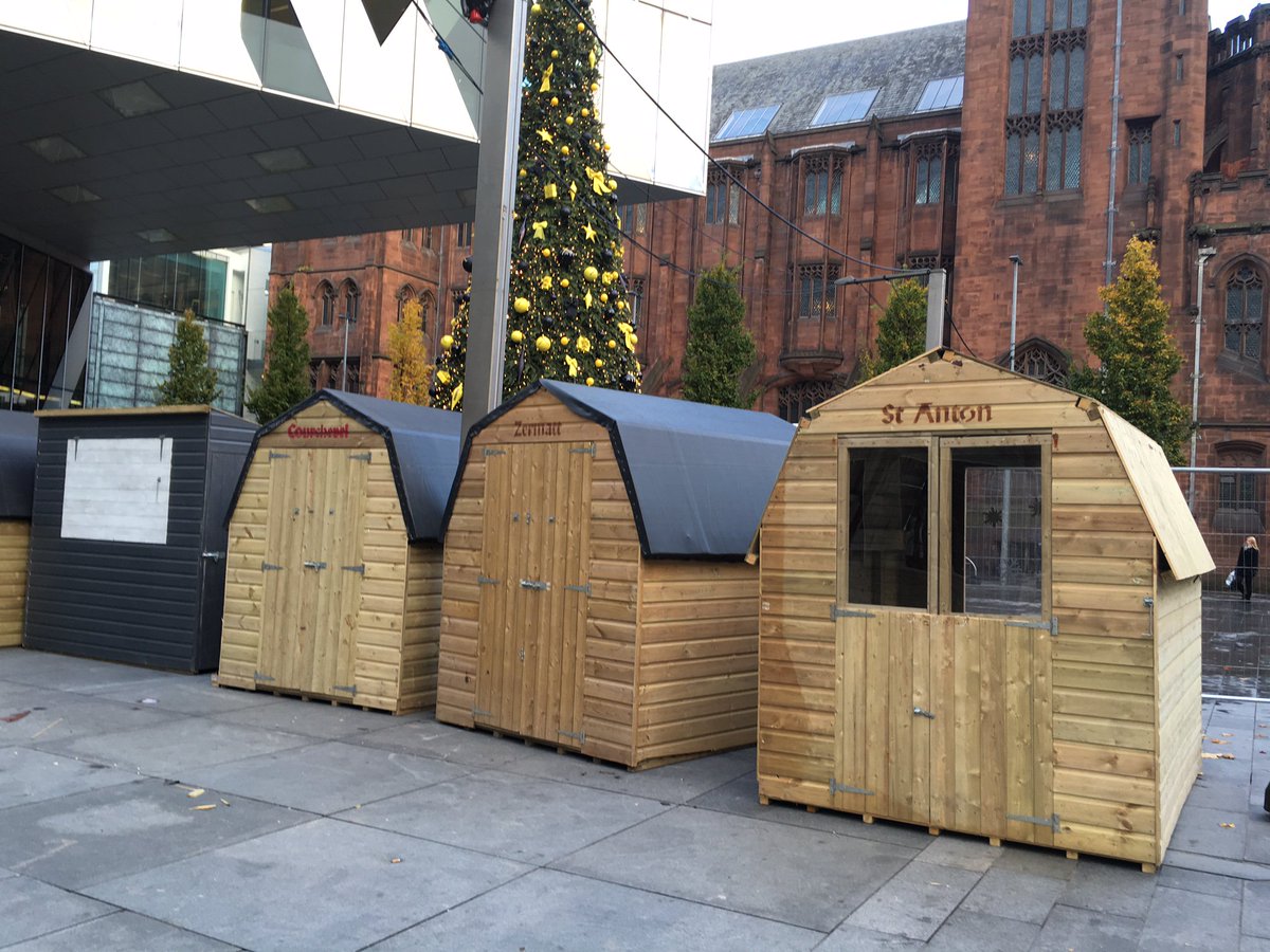 Spinningfields's tweet image. 3 days to go until the #Spinningfields Christmas Markets open! @HutteBar is coming along nicely... bit.ly/2dtAS4q @makersmarketmcr
