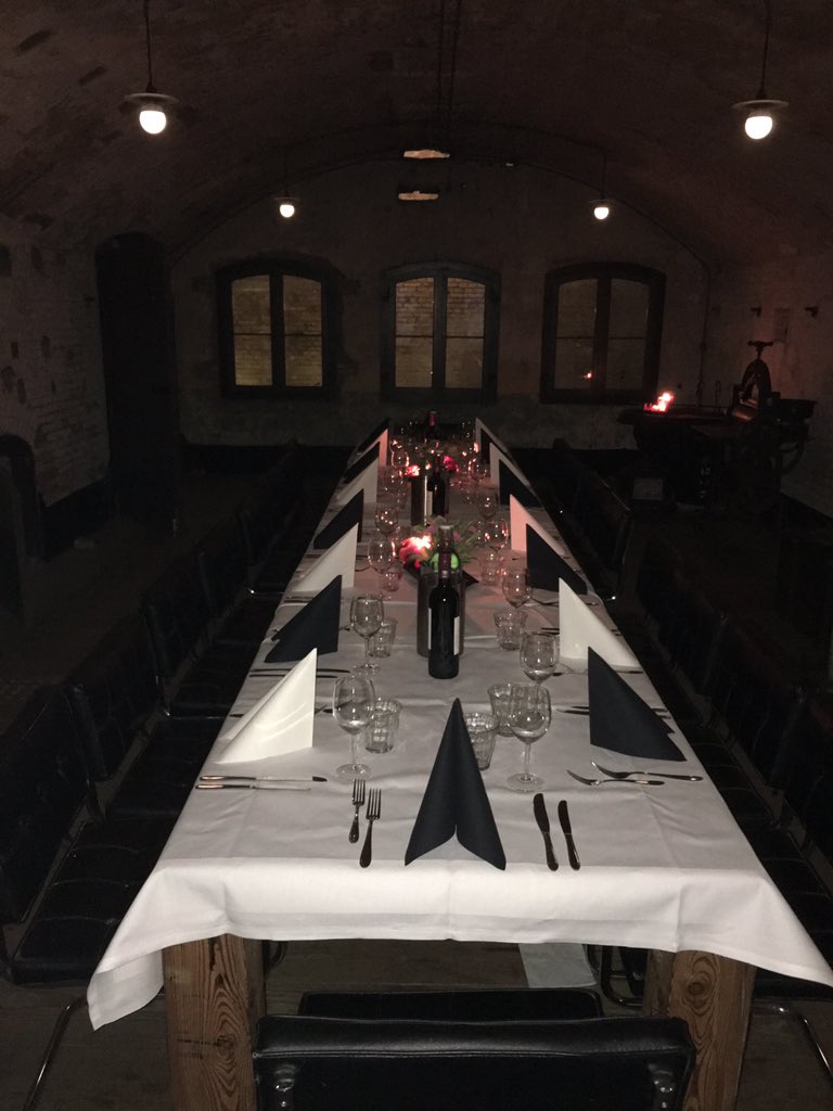 pbn_yvar's tweet photo. Na een dag training en teambuilding genieten van een welverdiend diner op @forteiland https://t.co/WE9h0NYI31